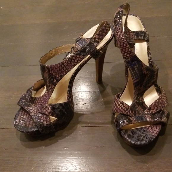 Patterned Heeled Strap Sandals - Picture 1 of 6